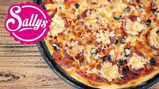 Pizza Rezept  Grundrezept Pizzateig amp schnelle Soße  Sallys Welt [upl. by Bounds203]