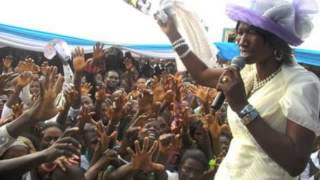 Cecilia Marfo POWERFUL WORSHIP 2013 pt2 [upl. by Compte]